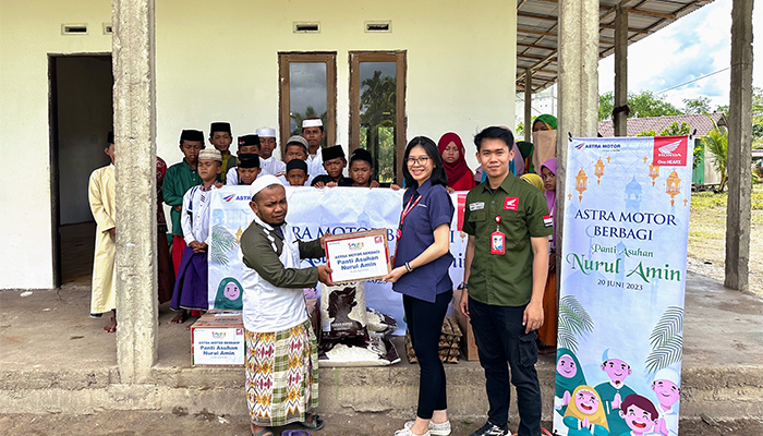 astra-motor-kalbar-menyalurkan-bantuan-berupa-paket-sembako-ke-panti-asuhan-yatim-12.jpg