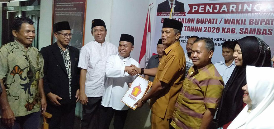 atbah-serahkan-berkas-sambas.jpg