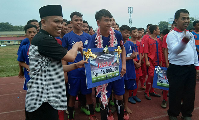 Bupati Atbah Beri Dukungan Tim Sambas di Stadion SSA Pontianak