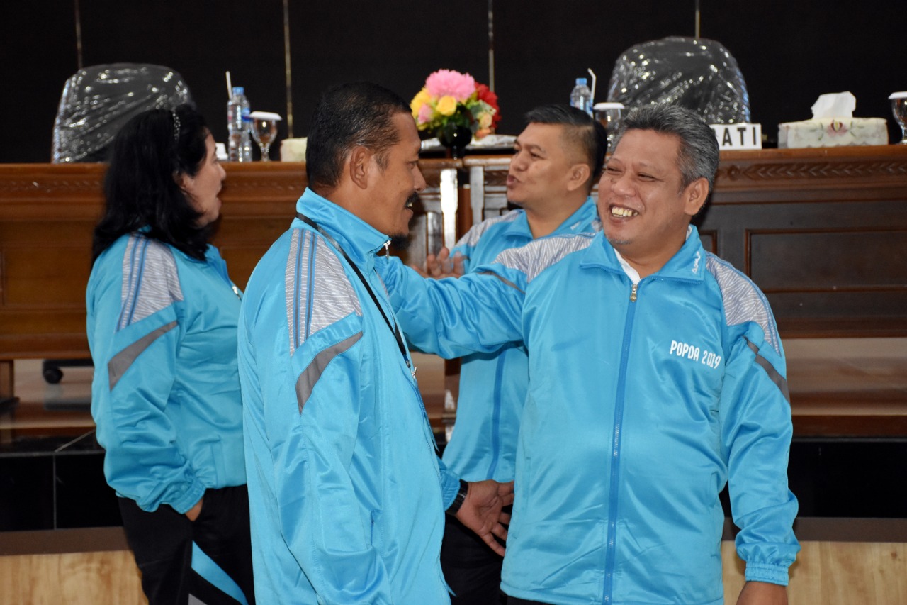 Bupati Muda Mahendra Lepas 40 Atlet Popda Kalbar