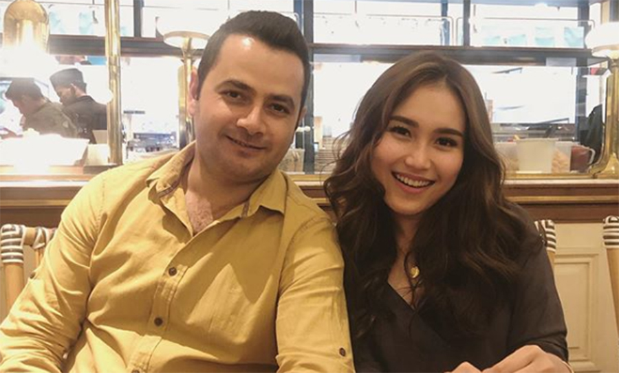 ayu-ting-ting-foto-bareng-ramazan-goden-ivan-gunawan-kesal-tutup-kolom-komentar-instagram.jpg