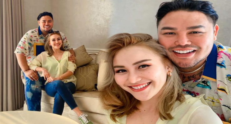 Ivan Gunawan Umumkan Kehadiran Malaikat Kecilnya, Cara Gendongan Ayu Ting Ting Jadi Sorotan