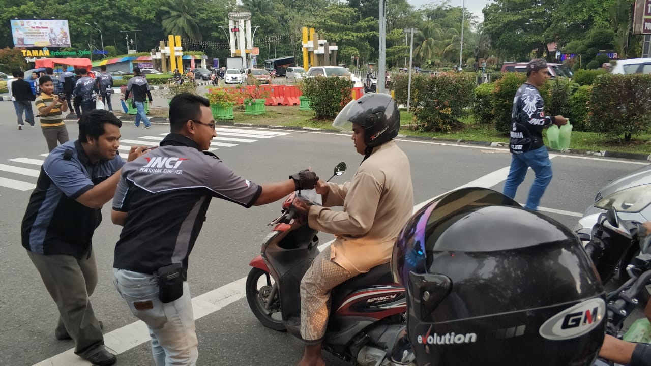 YNCI Pontianak Chapter Berbagi Takjil