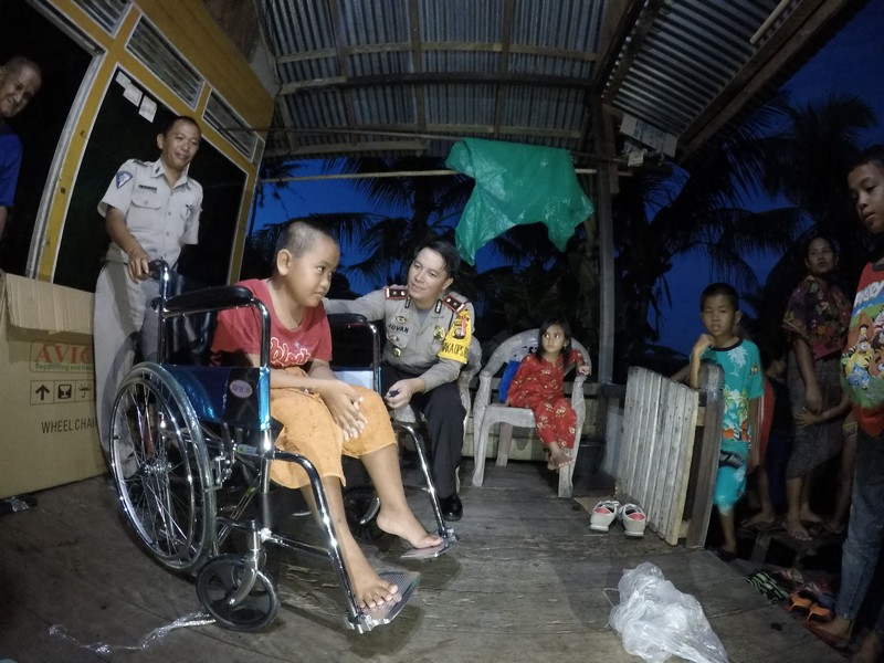 Kisah Bocah Disabilitas Asal Sambas, Jual Gorengan Demi Bisa Jadi Tentara