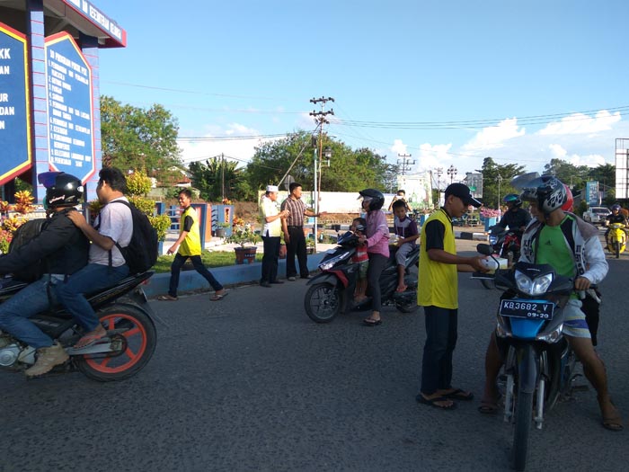 DPD Partai Golkar Sekadau Bagikan 500 Takjil