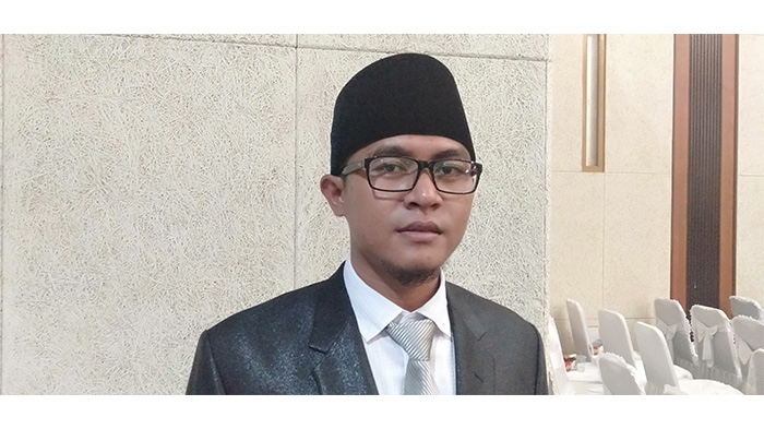 bagus-setiadi-sesaat-setelah-dilantik-menjadi-anggota-dprd-kabupaten-sambas-ftgythty.jpg