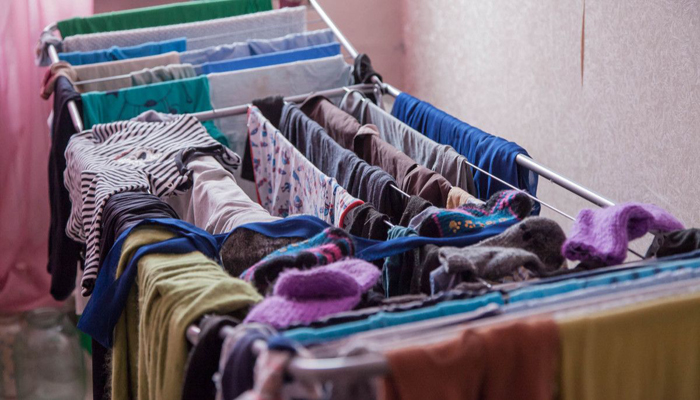 bahaya-serius-ini-mengintai-kesehatan-anda-mulai-sekarang-jangan-jemur-pakaian-di-dalam-rumah.jpg