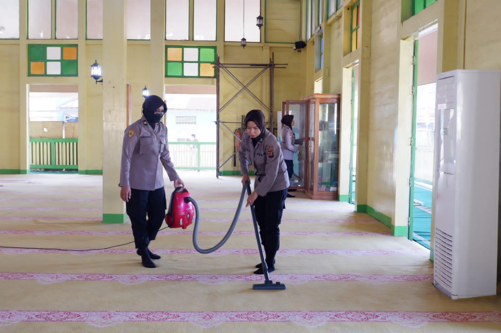 Polwan Polda Kalbar Laksanakan Bakti Religi di Tempat Ibadah Dalam Rangka Hari Jadi Polwan ke-74