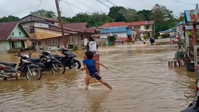 banjir-landakkkkk-kakakakakak.jpg