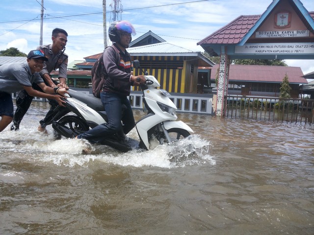 Di Kapuas Hulu Tak Ada BPBD, Ini Penjelasan Bupati Nasir