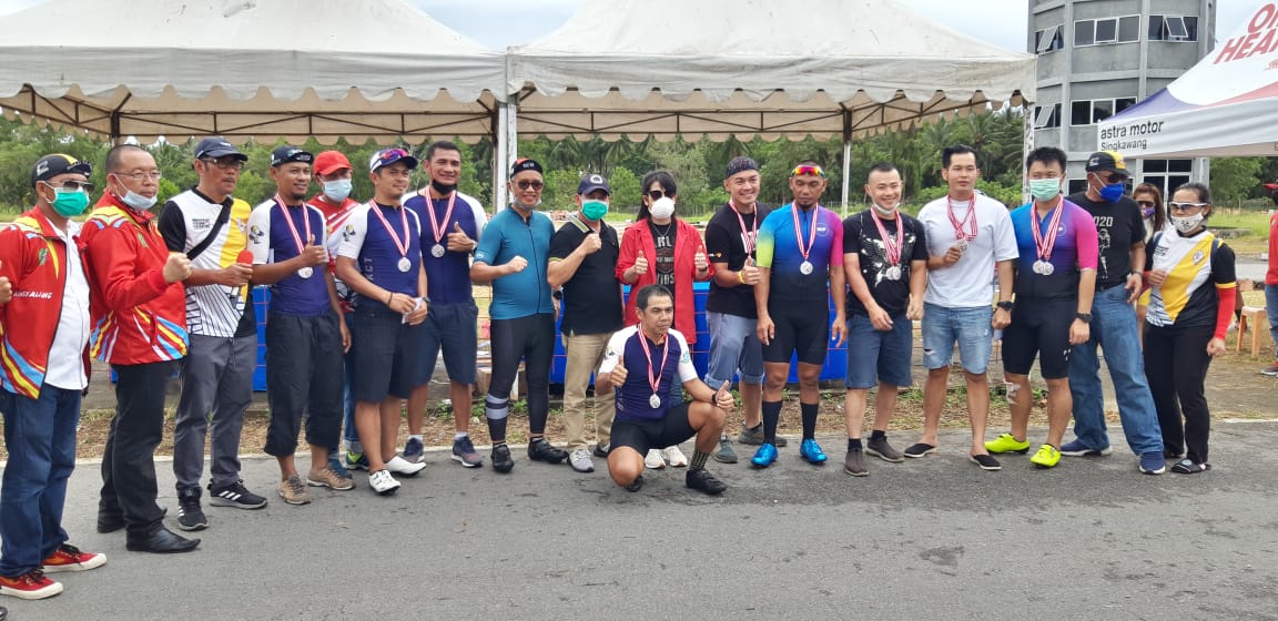 Bank Kalbar Cycling Techno Torehkan Prestasi Pertama di Ajang Time Time Trial di Singkawang