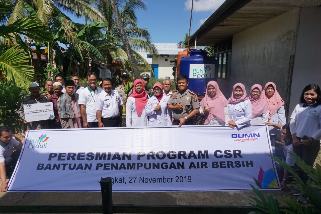 PLN Bangun Delapan Tangki Penampungan Air untuk Warga Jungkat