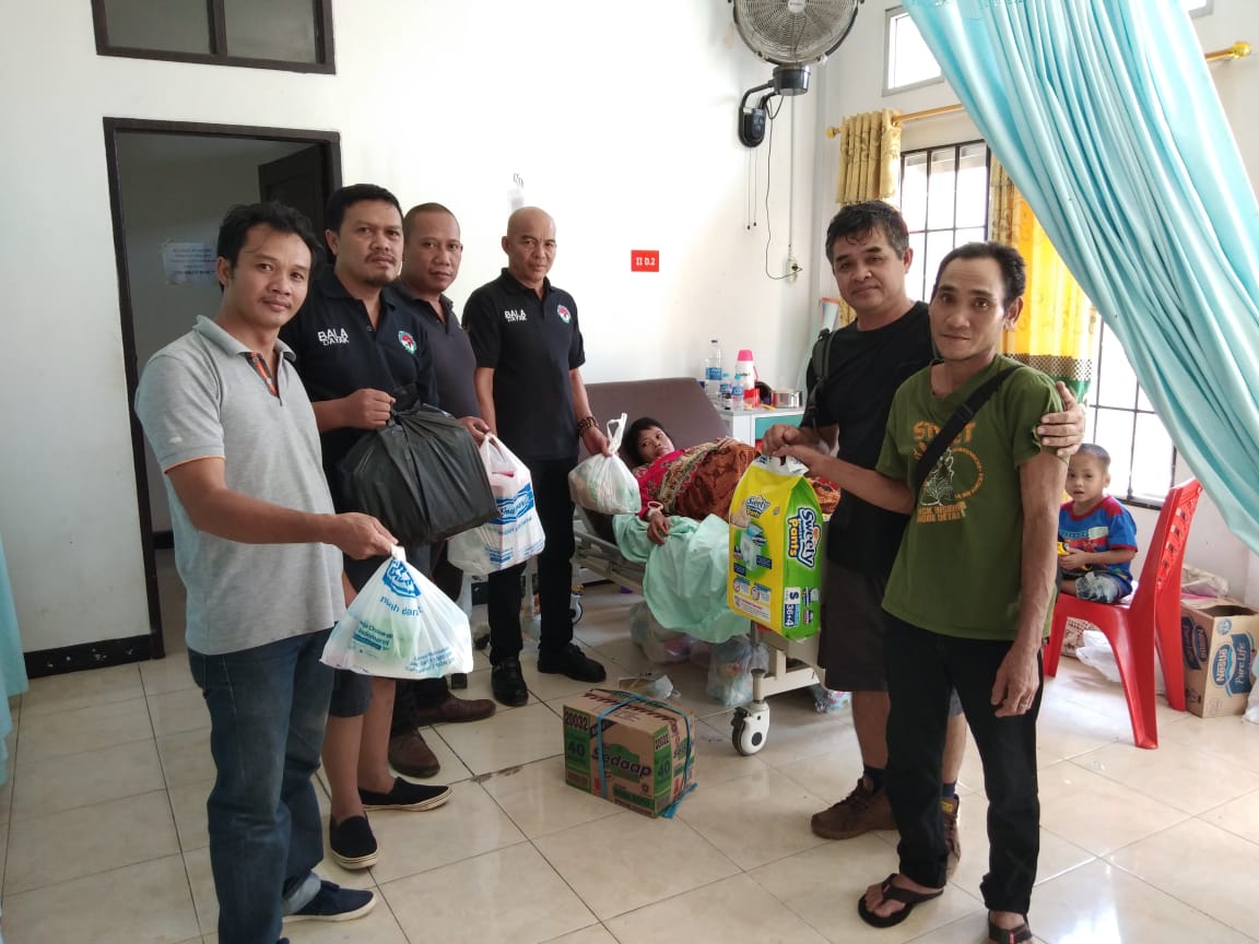 Turut Prihatin, FPDL Beri Bantuan Untuk Keluarga Dinik Penderita Tumor Yang Viral di Facebook