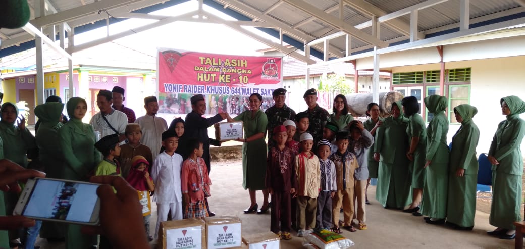 Batalyon Inf RK 644/Wls Lakukan Kegiatan Tali Asih ke Anak Yatim di HUT ke-10