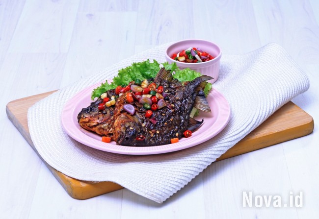 Bawal Bakar Siram Kecap Pedas, Menu yang Pasti Disukai Keluarga