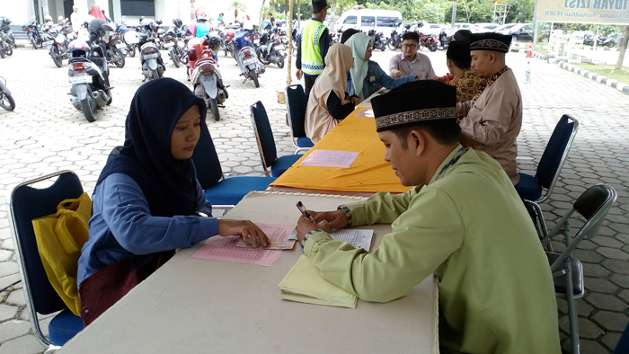 Bayar Zakat Tidak Boleh Diwakilkan Kecuali Anak dan Istri
