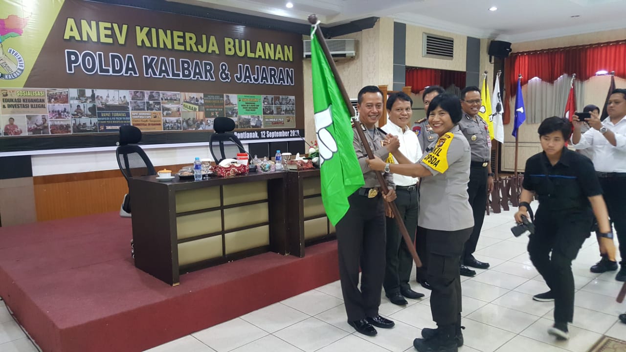Terima Bendera Jempol Dari Polda Kalbar, Polres Sambas Berkomitmen Tetap Tingkatkan Pelayanan