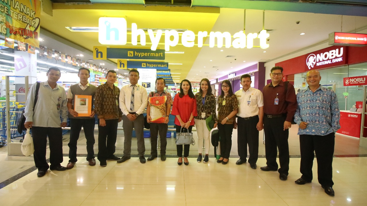 beras-asal-kabupaten-landak-yang-sudah-mulai-di-pasarkan-ke-hypermart.jpg