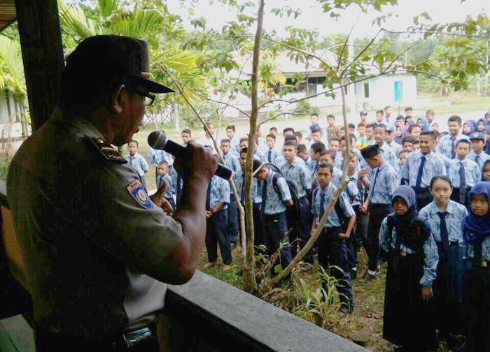 BREAKING NEWS: Ini Terobosan Kapolsek Ambawang Tekan Laka Lantas di Jalan Trans Kalimantan