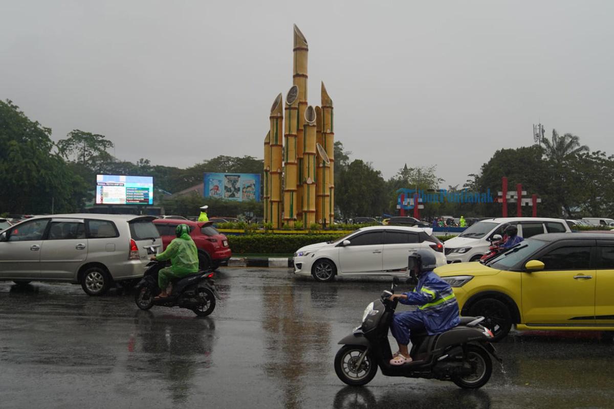 Cuaca Kalbar Besok 15 Mei 2026 di 14 Daerah! Pontianak, Mempawah dan Sambas Hujan Petir Seharian