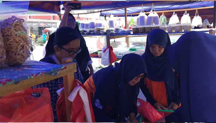 Pengawasan Bersama BBPOM di Pontianak, Kader Desa Pangan Aman Tebas Kuala Tunjukkan Komitmennya - bersama-tim-bbpom-di-pontianak-kader-keamanan-pangan-desa-tebas-kuala.jpg