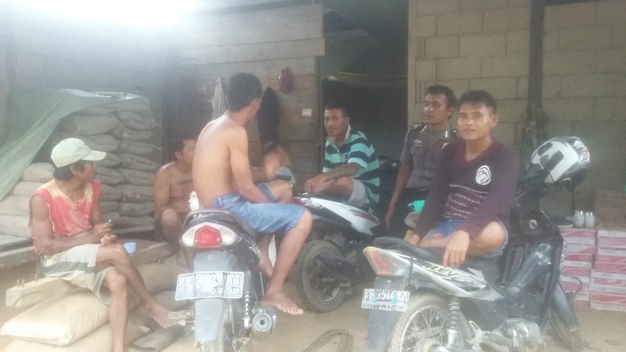 Lakukan Sambang, Bhabinkamtibmas Desa Sebunga Kampanye Karhutla