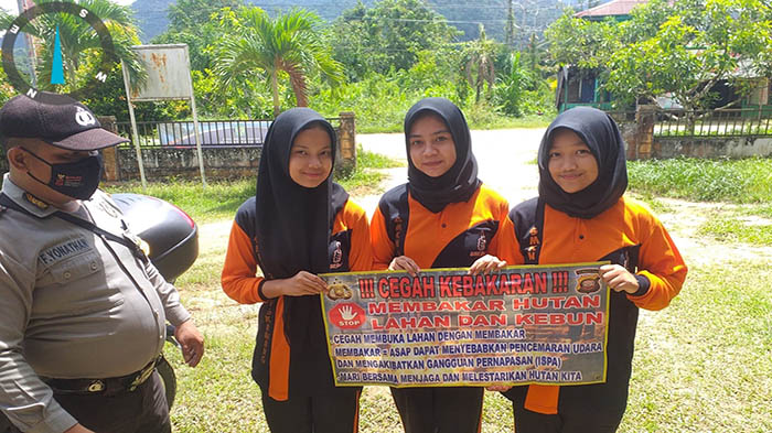 Bhabinkamtibmas Polsek Singkawang Timur Sosialisasikan Aturan Larangan Bakar Hutan dan Lahan