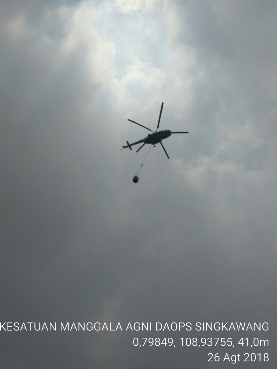 Manggala Agni dan Tim Gunakan Water Boombing Saat Padamkan Api di Pangmilang