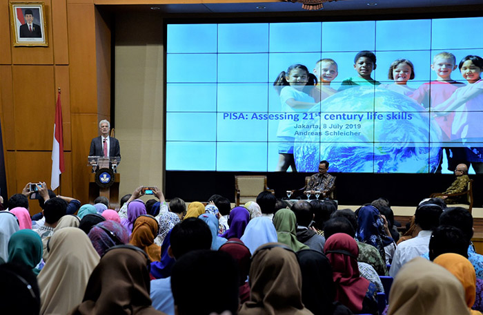 Buka Seminar PISA, Mendikbud Tekankan Pentingnya Standar Internasional dalam Pendidikan di Indonesia
