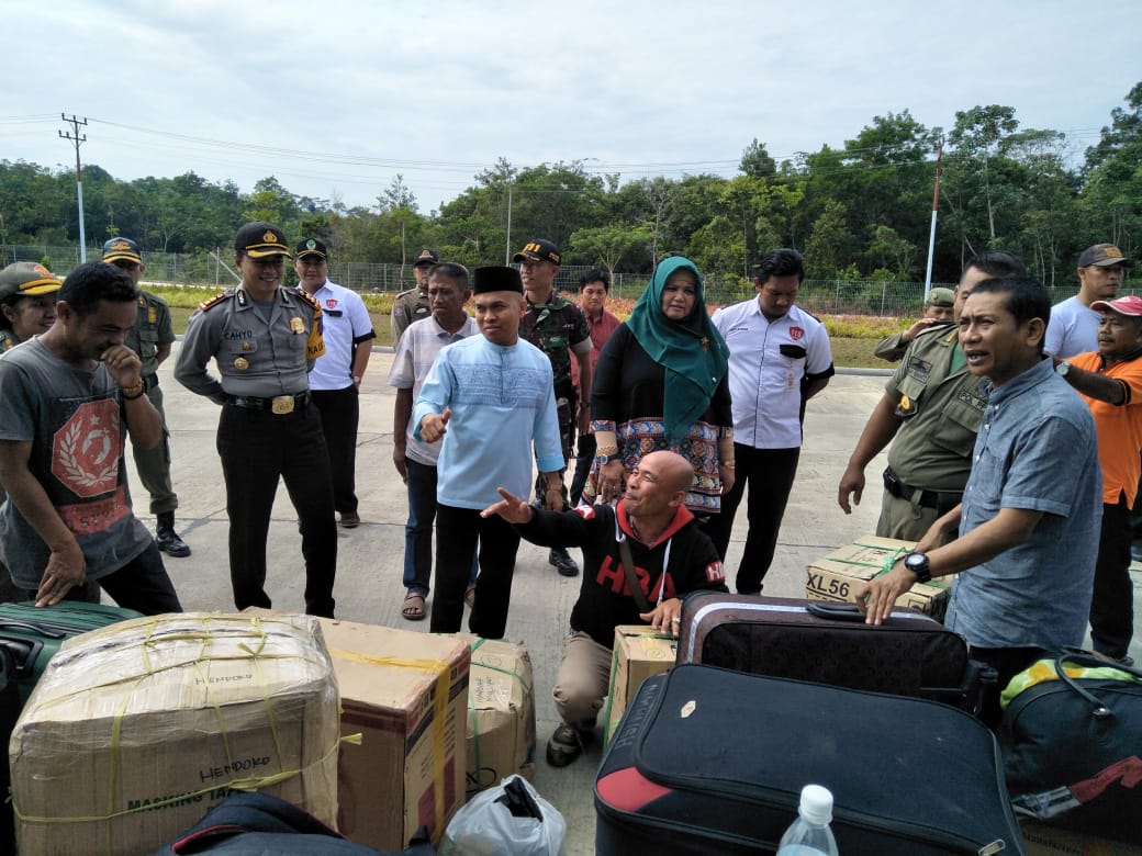 Bupati Atbah dan Forkopimda Pantau Arus Mudik PMI di PLBN Aruk
