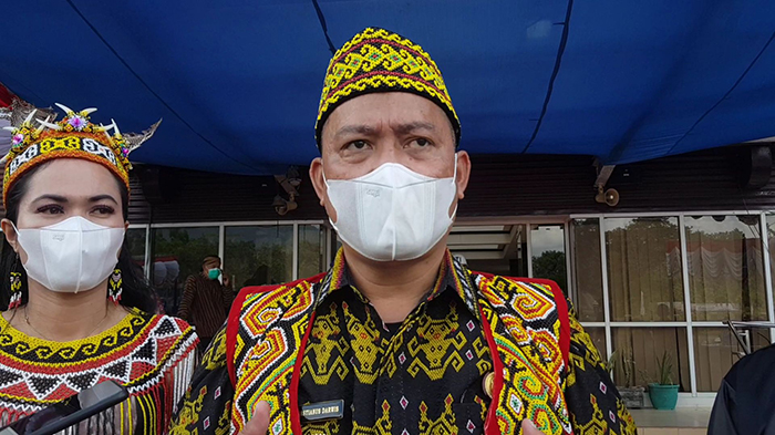 bupati-bengkayang-sebastianus-darwis-selasa-27-april-2021.jpg