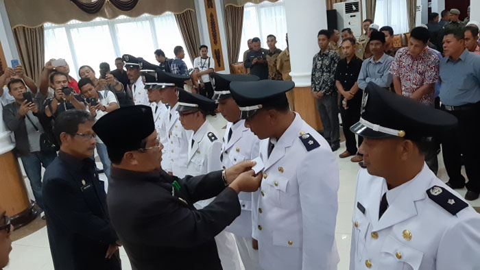 Lantik 11 Kades Ramlana Minta Jalankan Tupoksi Selaras Dengan Pemda