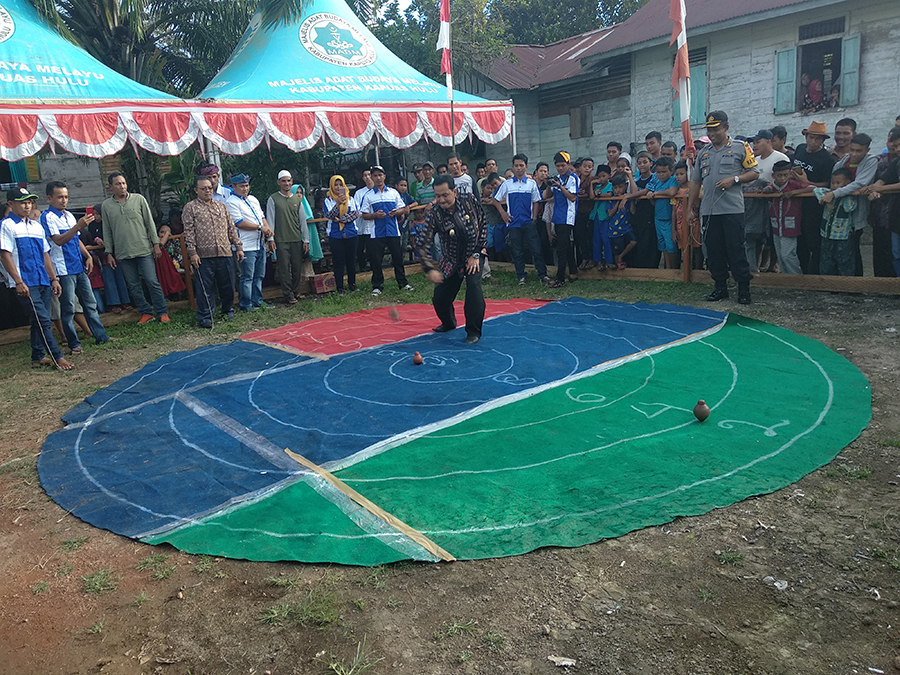 Buka Festival Pangkak Gasing, Ini Pesan Bupati Kapuas Hulu