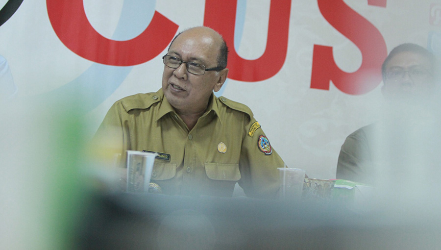 Bekerja Sebagai Buruh Serabutan, Bupati Hildi Hamid Prihatin Nasib Iwan