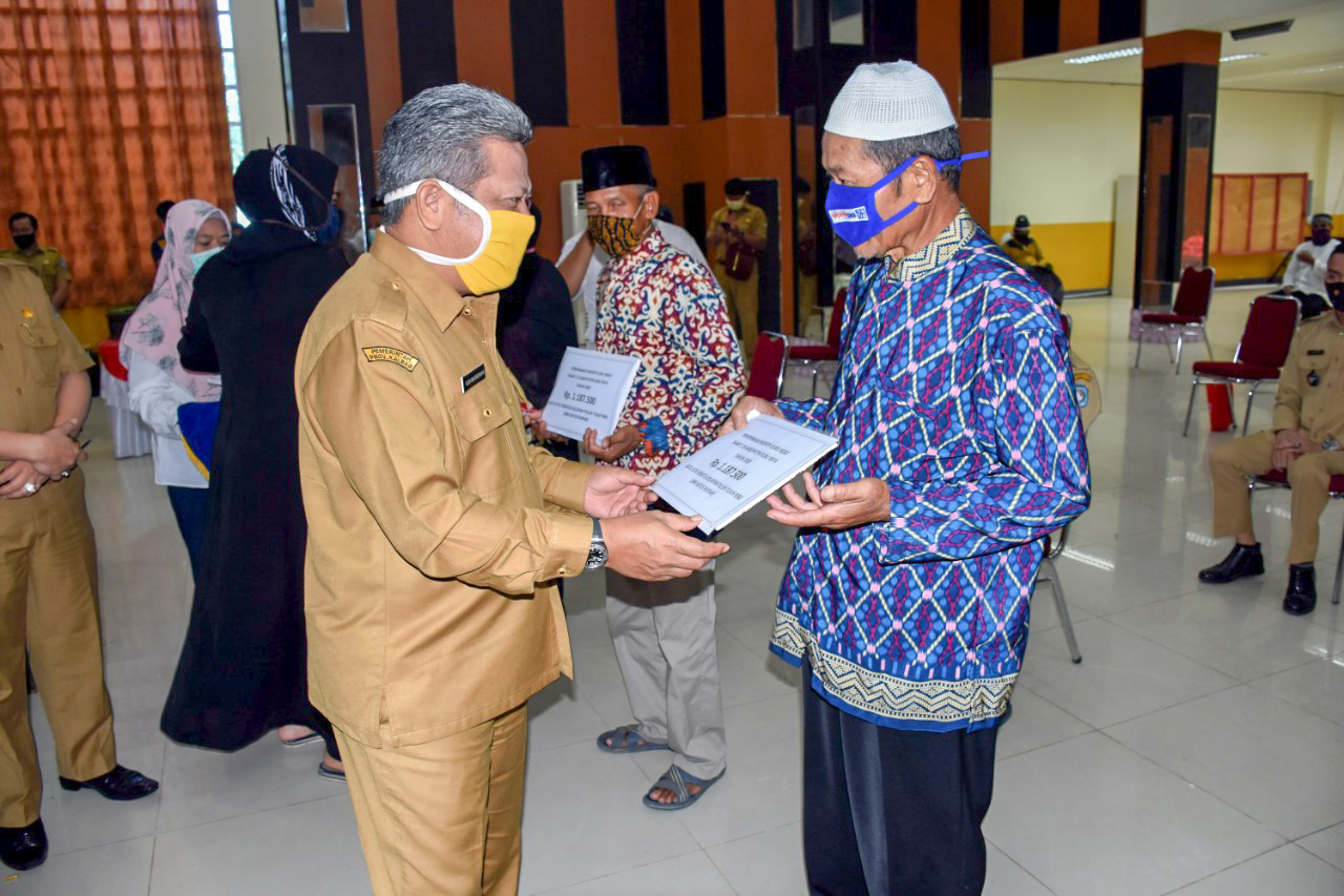 Guru Ngaji Ucap Syukur Terima Insentif dari Pemkab Kubu Raya