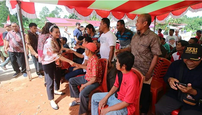 bupati-landak-dr-karolin-margret-natasa-menghadiri-reses-anggota-dpr-ri.jpg