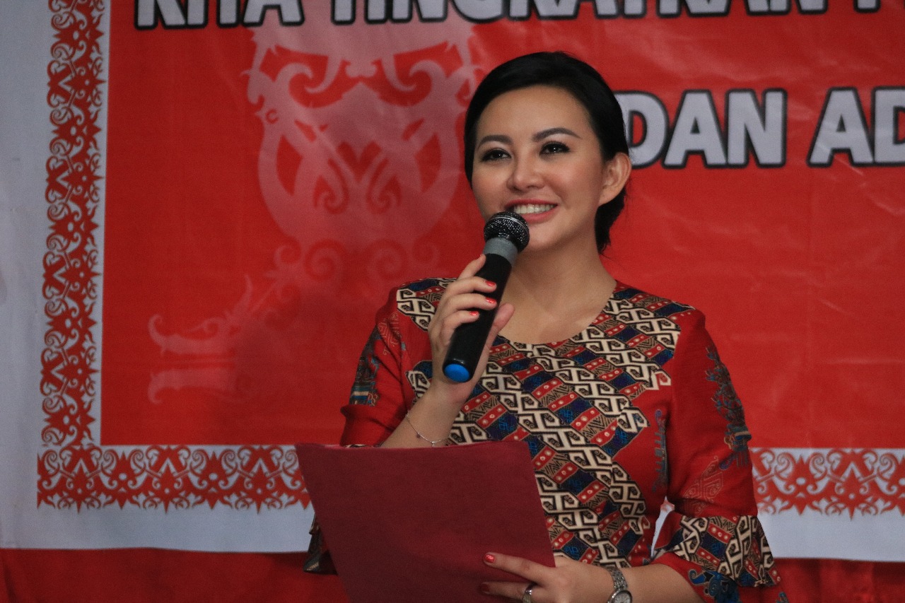 bupati-landak-karolin-margret-natasa-beberapa-waktu-lalu.jpg