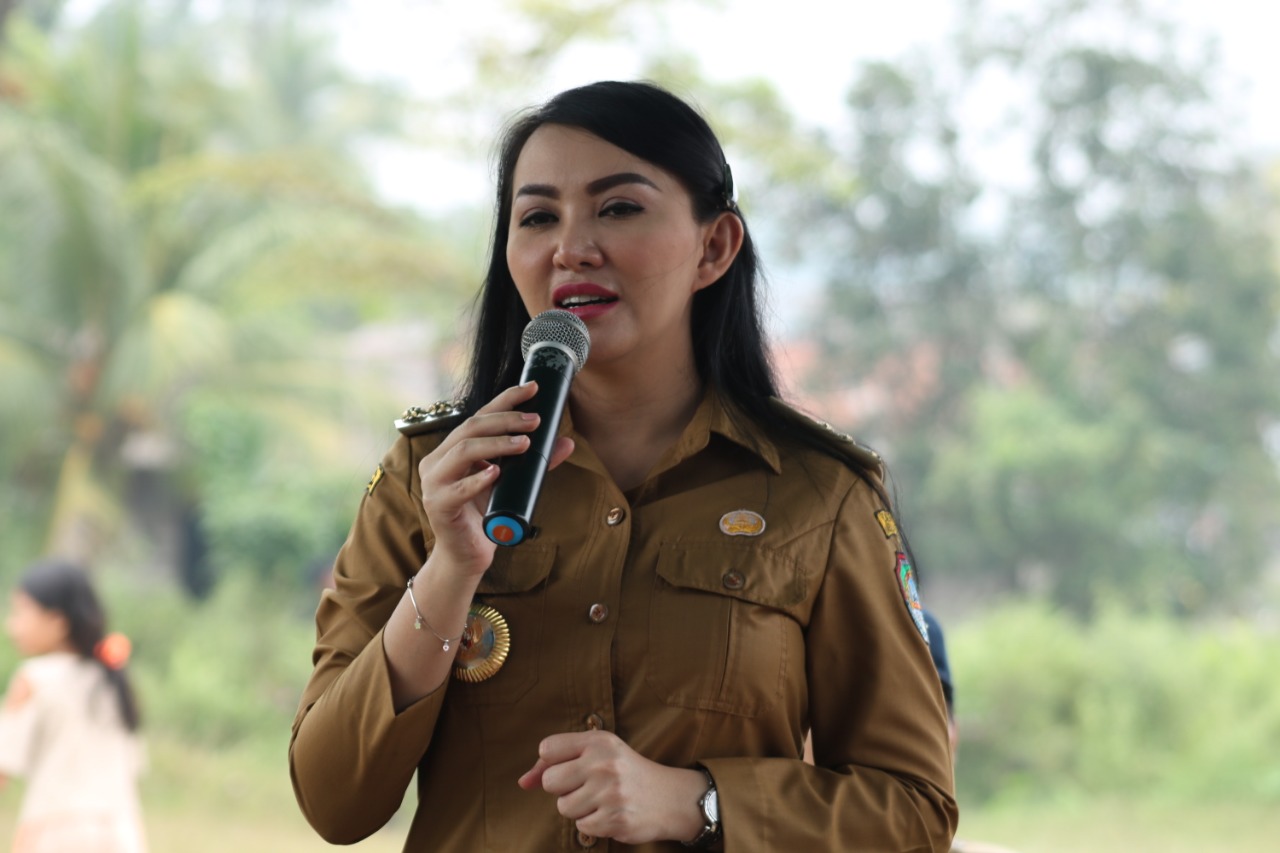 bupati-landak-karolin-margret-natasa-rtvhrf4.jpg