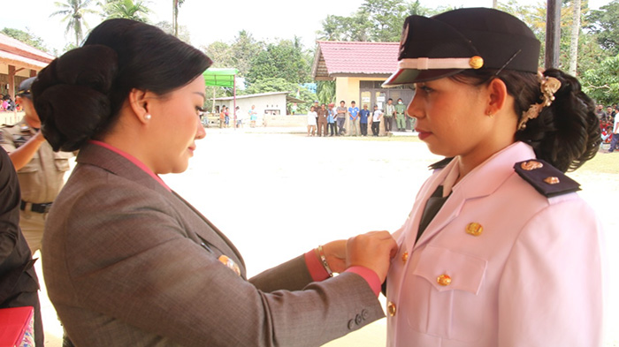 Bupati Landak Lantik Kades Bilayuk, Karolin Ingatkan Soal Pentingnya Pengelolaan Keuangan Desa