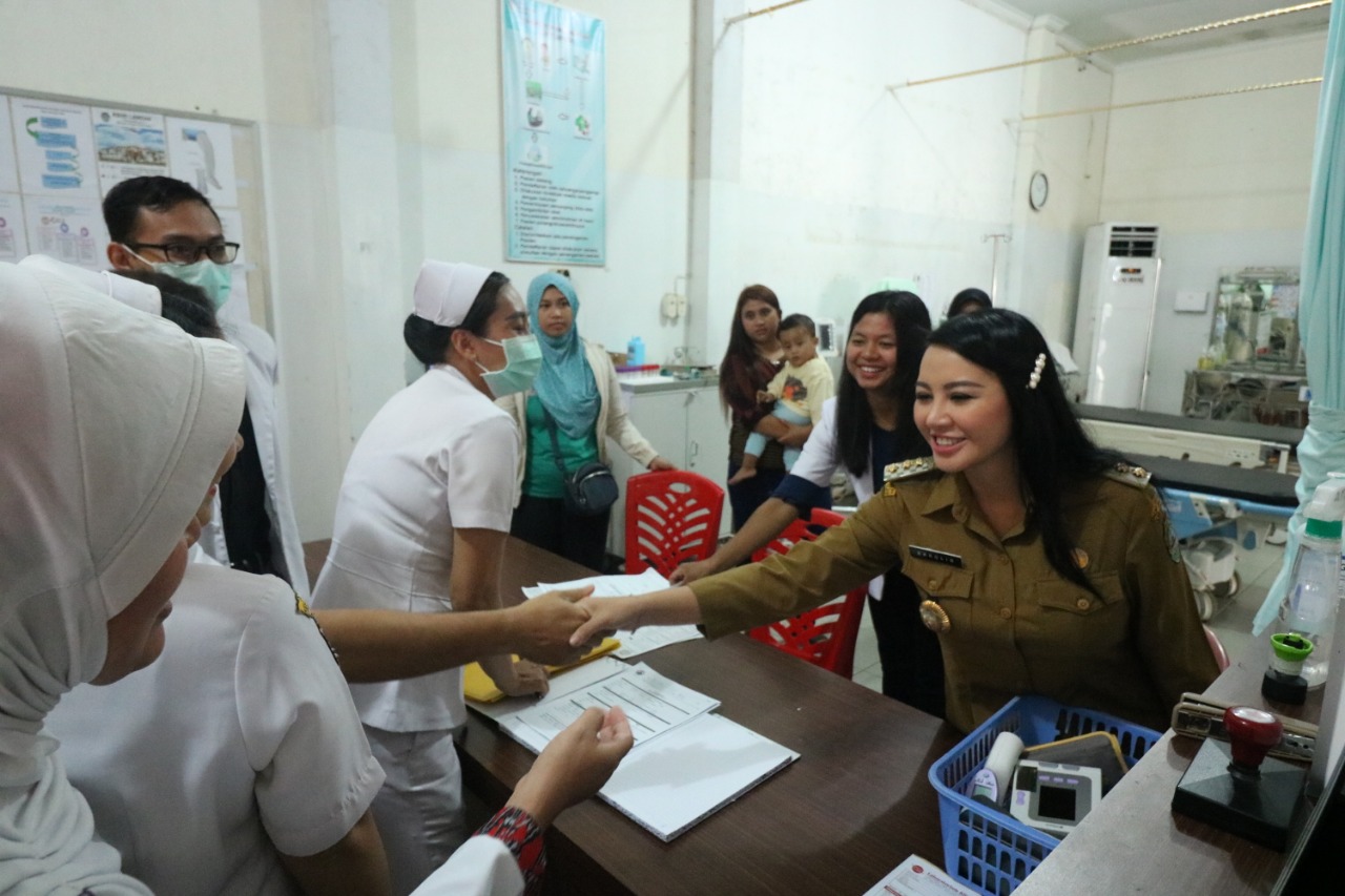 bupati-landak-saat-sidak-ke-rsud-landak.jpg