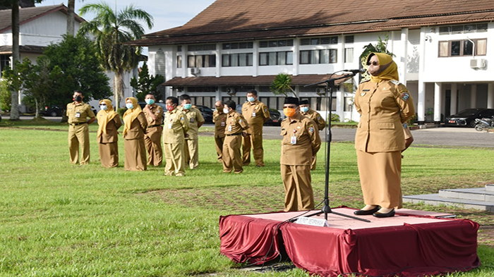 Awali Tahun 2021 Dengan Lakukan Apel Gabungan, Bupati Mempawah Erlina Minta ASN Tingkatkan Kinerja