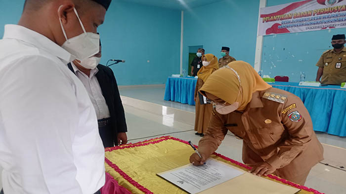 bupati-mempawah-erlina-melantik-badan-sdf-sd.jpg