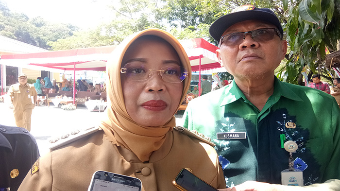 bupati-mempawah-erlina-norsan-bersama-kepala-bkkbn-kalbar-kusmana-edc.jpg