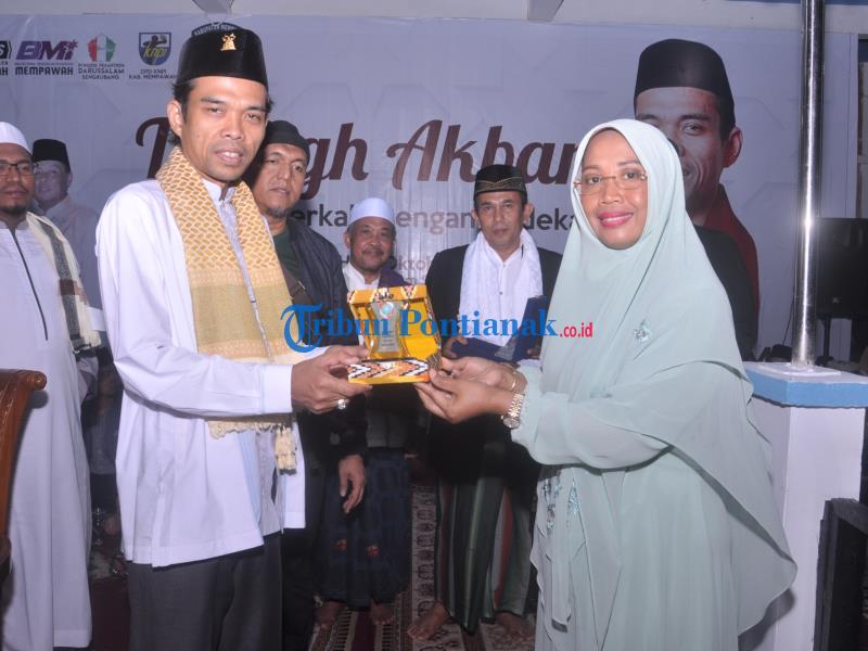 bupati-mempawah-hj-erlina-ustaz-abdul-somad-pondok-pesantren-darussalam-sengkubang.jpg