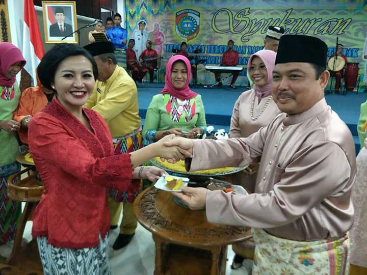 bupati-mempawah-ria-norsan_20170725_110015.jpg