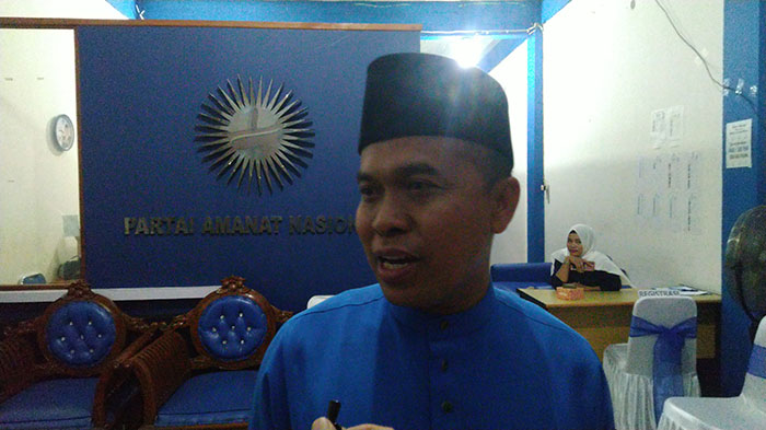 bupati-sambas-atbah-interview-di-kantor-dpw-pan-kalbar.jpg