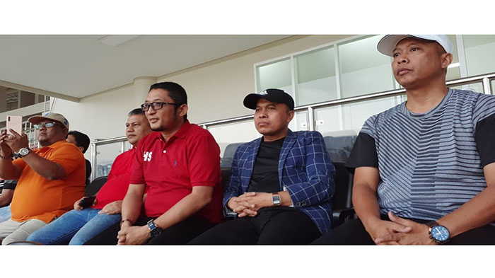 bupati-sambas-atbah-romin-suhaili-di-stadion-manahan-solo.jpg