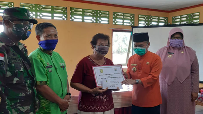Lima dari Tujuh Desa di Kecamatan Sebawi Kabupaten Sambas Sudah Menyalurkan BLT