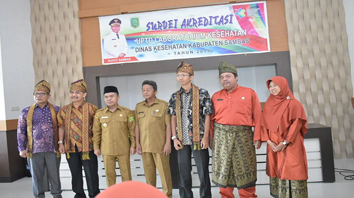 bupati-sambas-atbah-romin-suhaili-pada-kegiatan-uptd-labkesda-sambas.jpg