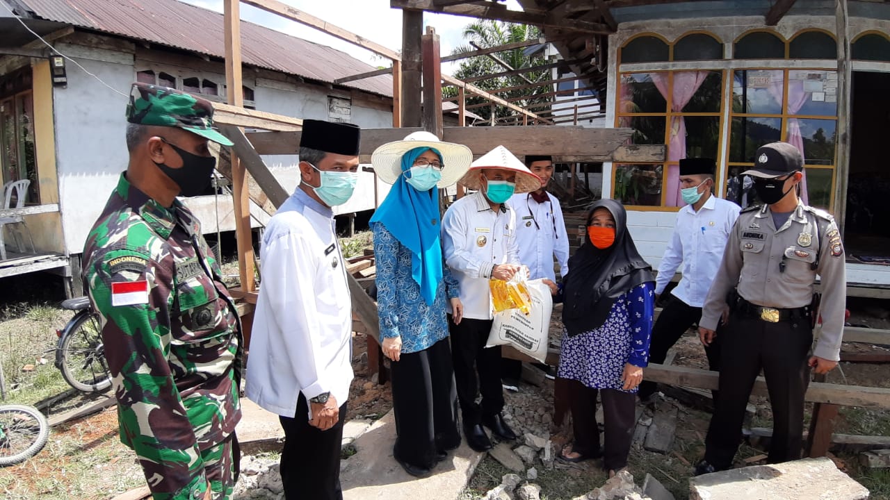 Penerima Manfaat Bantuan Sembako di Dua Kecamatan di Sambas Mencapai 2803 KK